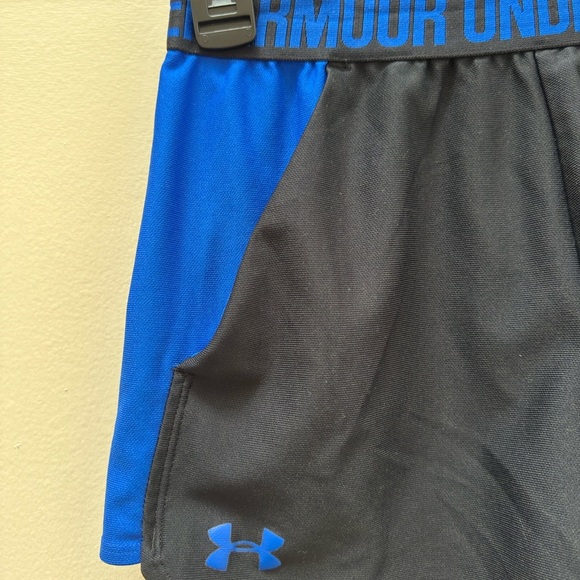 Under Armour Black and Blue Athletic Shorts Lightweight Design - Picture 2 of 4